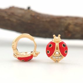 Norina aranyszínű orvosi fém katica fülbevaló