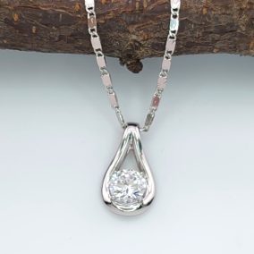 Ida ezüstszínű orvosi fém medál