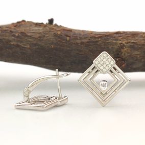 Letti ezüstszínű orvosi fém fülbevaló