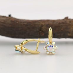   Zsanett aranyszínű orvosi fém fülbevaló Swarovski kristállyal