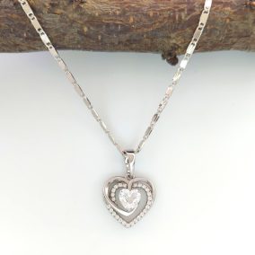 Hildy ezüstszínű orvosi fém szív medál