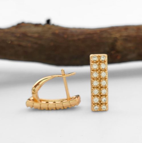 Tilly aranyszínű orvosi fém fülbevaló fehér kristályokkal