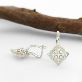   Rinella ezüstszínű orvosi fém fülbevaló kristály díszítéssel