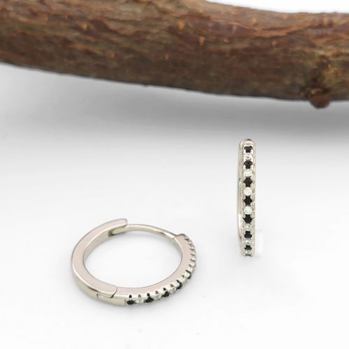 Márta ezüstszínű orvosi fém fülbevaló kristály díszítéssel