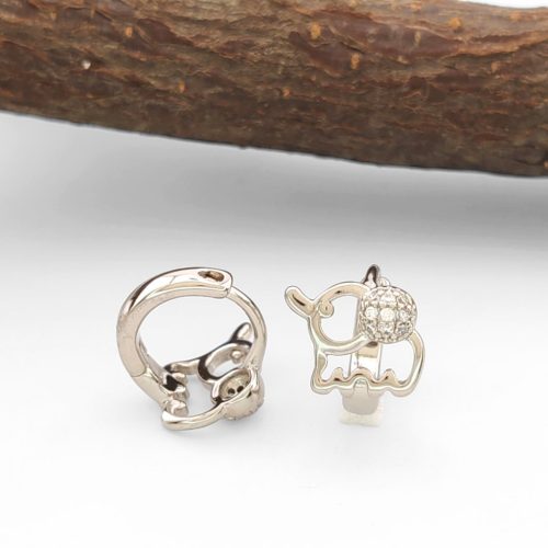 Fáni ezüstszínű orvosi fém fülbevaló