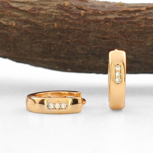 Mihaéla aranyszínű orvosi fém fülbevaló kristály díszítéssel