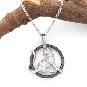   Debby Black fekete kerámia párduc medál nemesacél nyaklánccal