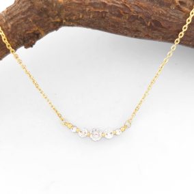   Kaliopé Gold aranysárga színű orvosi fém nyaklánc kristály díszítéssel