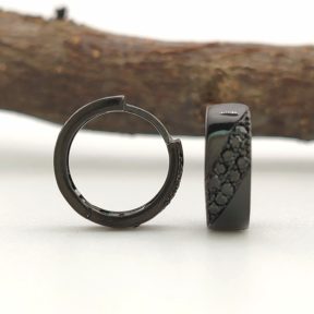 Fekete színű orvosi fém fülbevaló